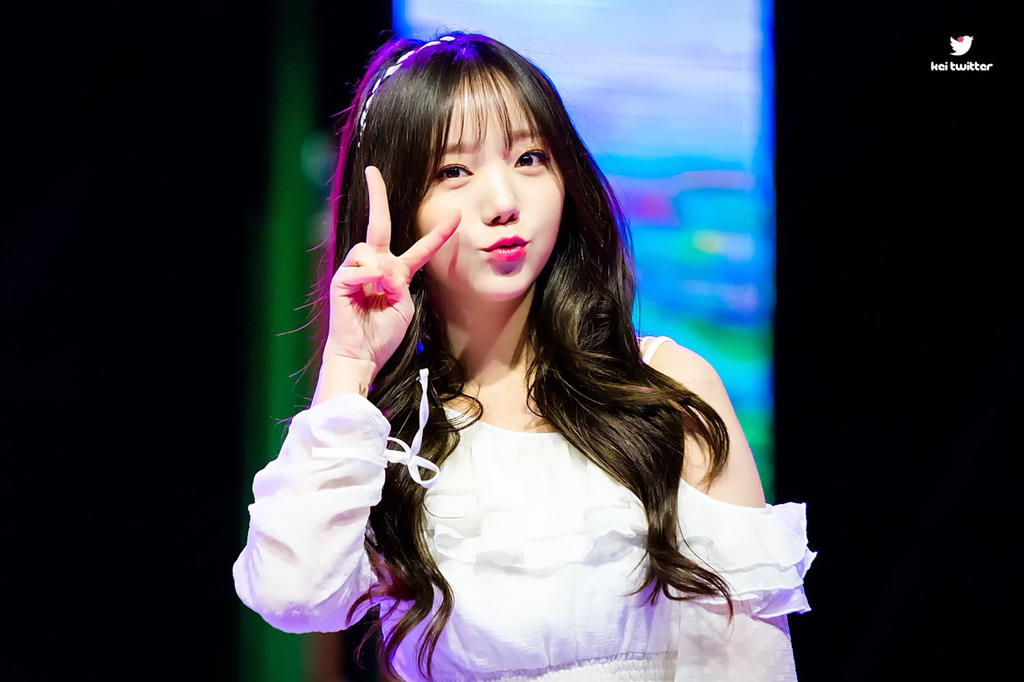 [러블리즈] 일 하다가 꽤나 더워져서 케이 | 인스티즈