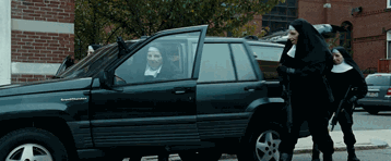 다급한 수녀들을 모른 척 하는 경찰관.gif | 인스티즈