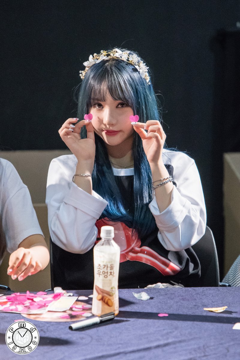 근무 중 할 일이 없어서 여자친구 은하.jpgif | 인스티즈