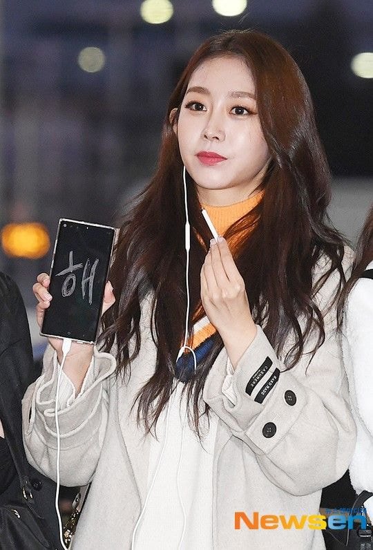 팬들에게 감사인사와 협찬인증을 동시에 하고싶었던 러블리즈.....jpg | 인스티즈