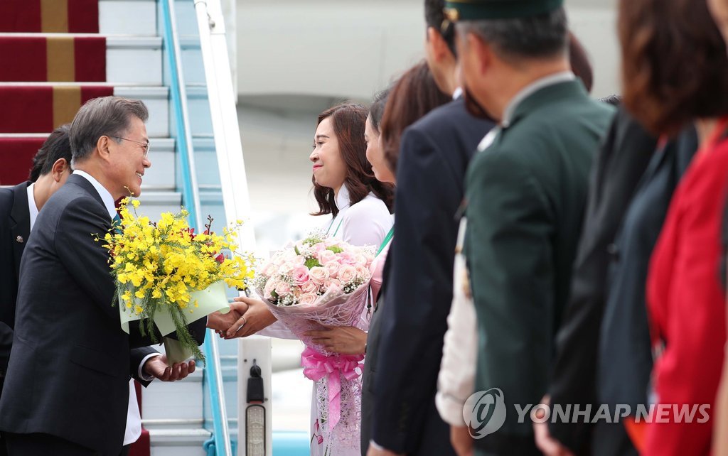 베트남 다낭에 도착한 문재인 대통령과 김정숙 여사 | 인스티즈