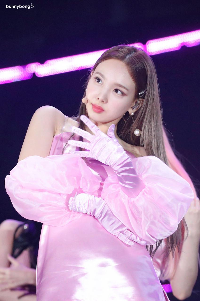 핑크핑크 열매 먹은 나연이 | 인스티즈