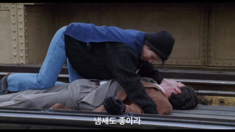 역무원이고 크리스마스에 일하게됐는데 철길에 짝남이 떨어져버렸어 어떡하지???? | 인스티즈