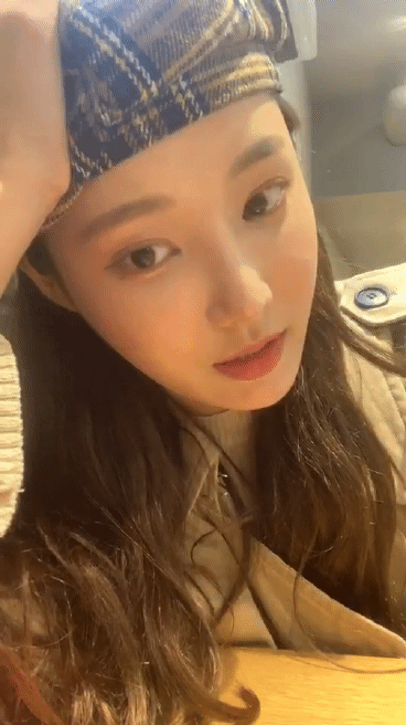 어제 3주년 기념 인스타 라이브한 모모랜드 연우(2).gif | 인스티즈