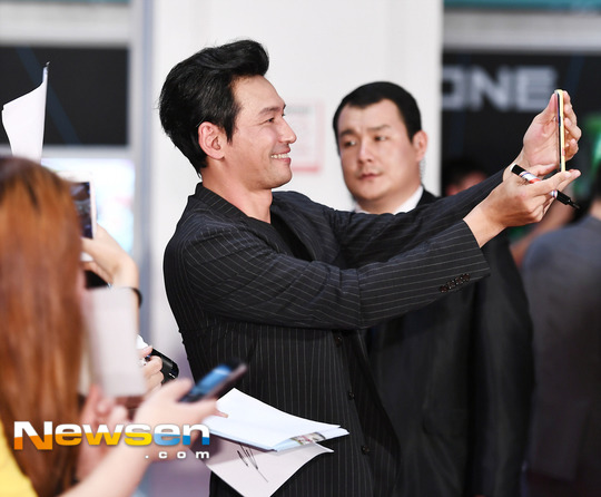 공작 쇼케이스에서 황정민 조진웅 이성민 주지훈.jpg | 인스티즈