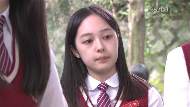 거의 9년 가까이 교복입고 연기하는 여배우ㄷㄷㄷ | 인스티즈