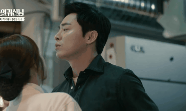 사람 얘기하는데 부담스럽게 얼굴부터 들이미는 박보영.gif | 인스티즈