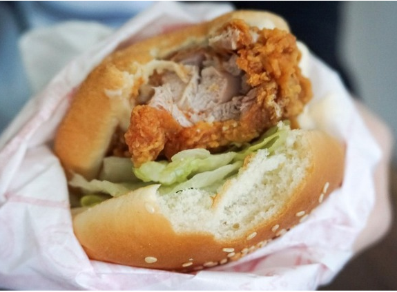 여기 치킨버거 중 하나만 먹어야 한다면?? | 인스티즈
