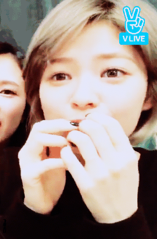 트와이스 정연의 습관. gif | 인스티즈
