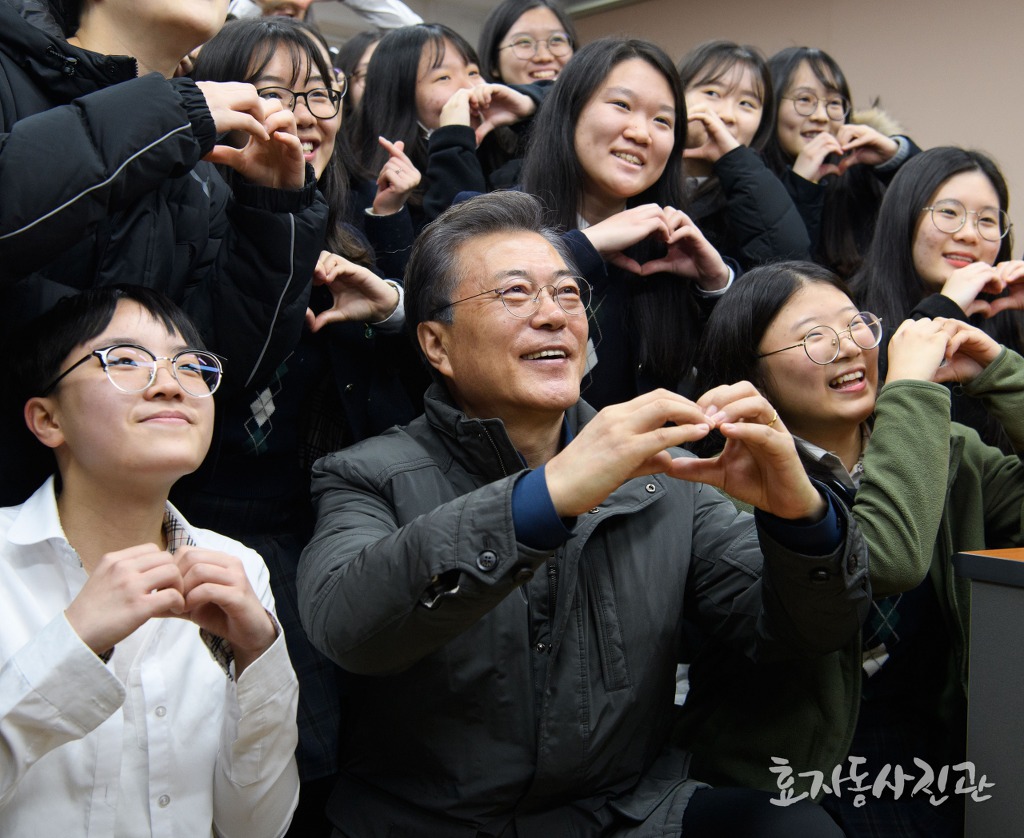 [효자동사진관] 문재인 대통령 포항여고 방문 사진(엄청 시끄럽긔) | 인스티즈
