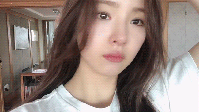유튜브하면서 이쁘다는 말이 더 많이 나오는 여배우 | 인스티즈