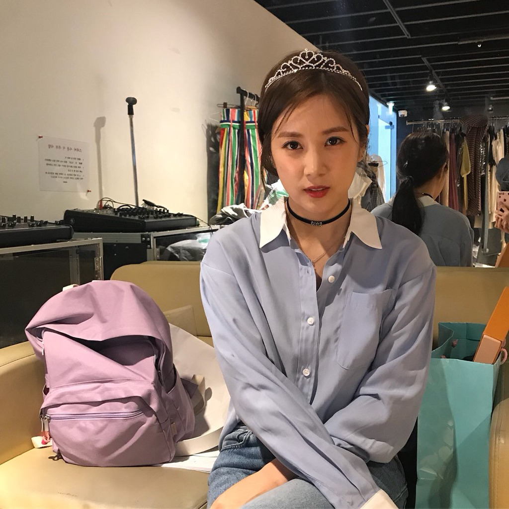[에이핑크] 습한 날씨로 고통받고 있어서 박초롱 | 인스티즈