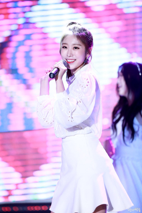 [러블리즈] 보고서를 다 쓰고 먹는 호두과자는 꿀맛이라서 지수 | 인스티즈