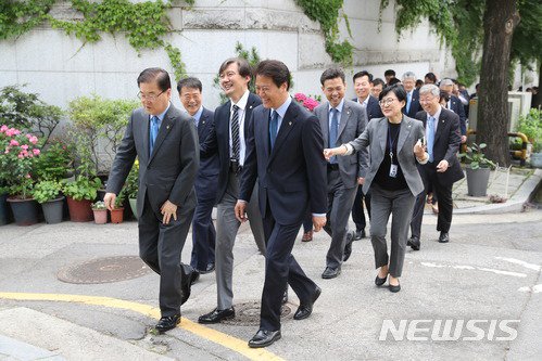 사전투표하는 청와대 참모진들 | 인스티즈