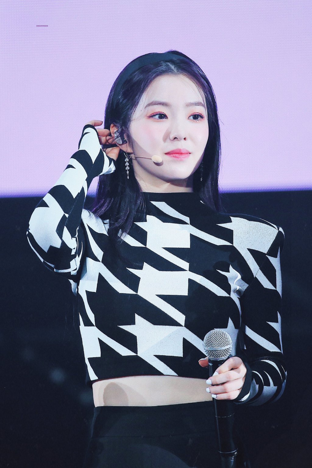 검정 머리띠한 아이린.jpgif | 인스티즈