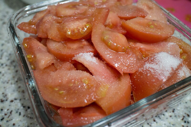 토마토에 설탕 뿌려먹으면 비타민 파괴된다고 고나리하는 사람들에게 해주고 싶은 말.twt | 인스티즈