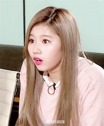 깜짝놀라는 트와이스 사나 | 인스티즈