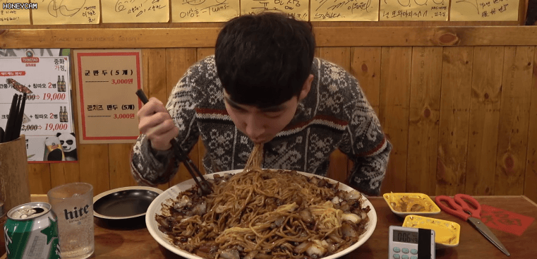 친한친구가 젓가락질을 이렇게 한다면??..gif | 인스티즈