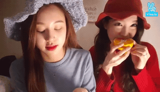 오렌지 먹다가 앞니에 낀 트와이스 나연.gif | 인스티즈