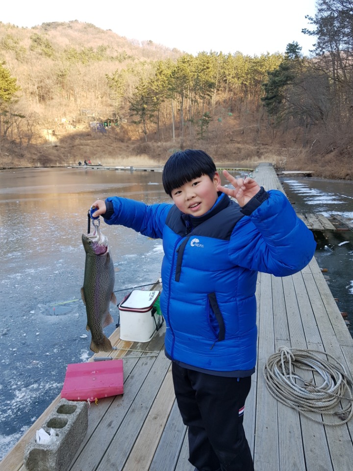 송어사냥 이미지