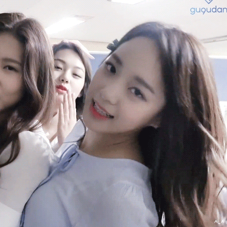 섹시한 척 하는 세정이.gif | 인스티즈