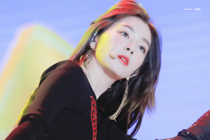 시상식에서 미모 폭격하고 다니는 아이린.jpg | 인스티즈