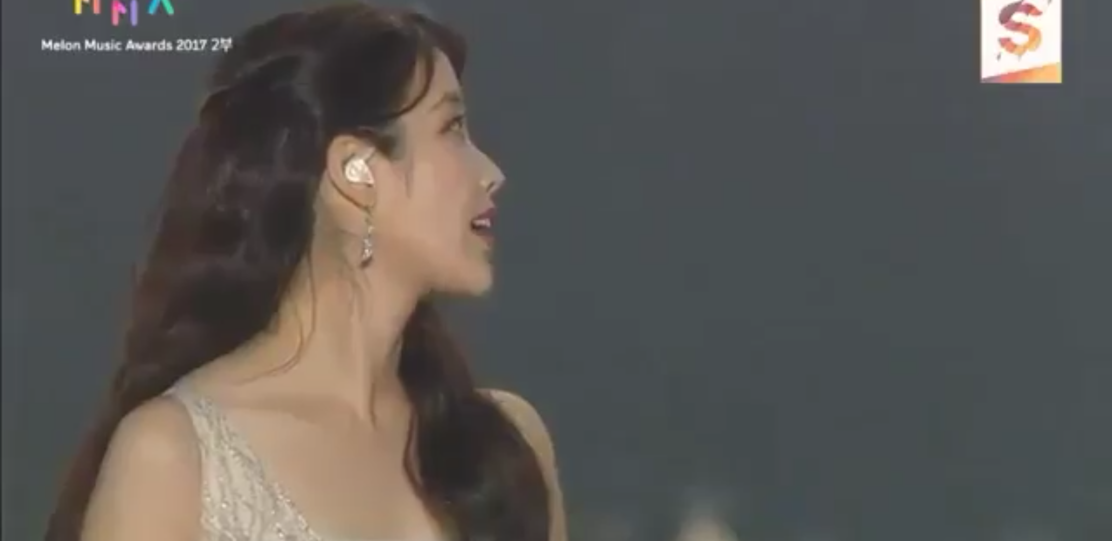 오늘 자 멜론뮤직어워드 보고있던 사람들 모두 소름돋고 눈물났다던 감동적인 무대.jpg | 인스티즈