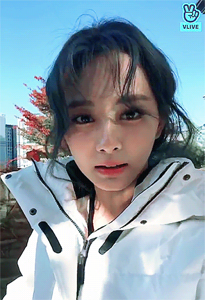 무언가를 목격한 쯔위.gif | 인스티즈