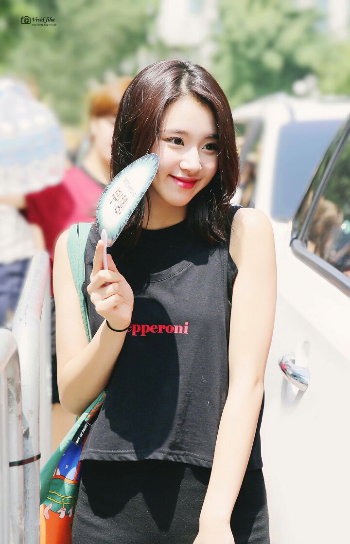 트와이스 채영의 옷태 잘나는 직각어깨.jpg | 인스티즈