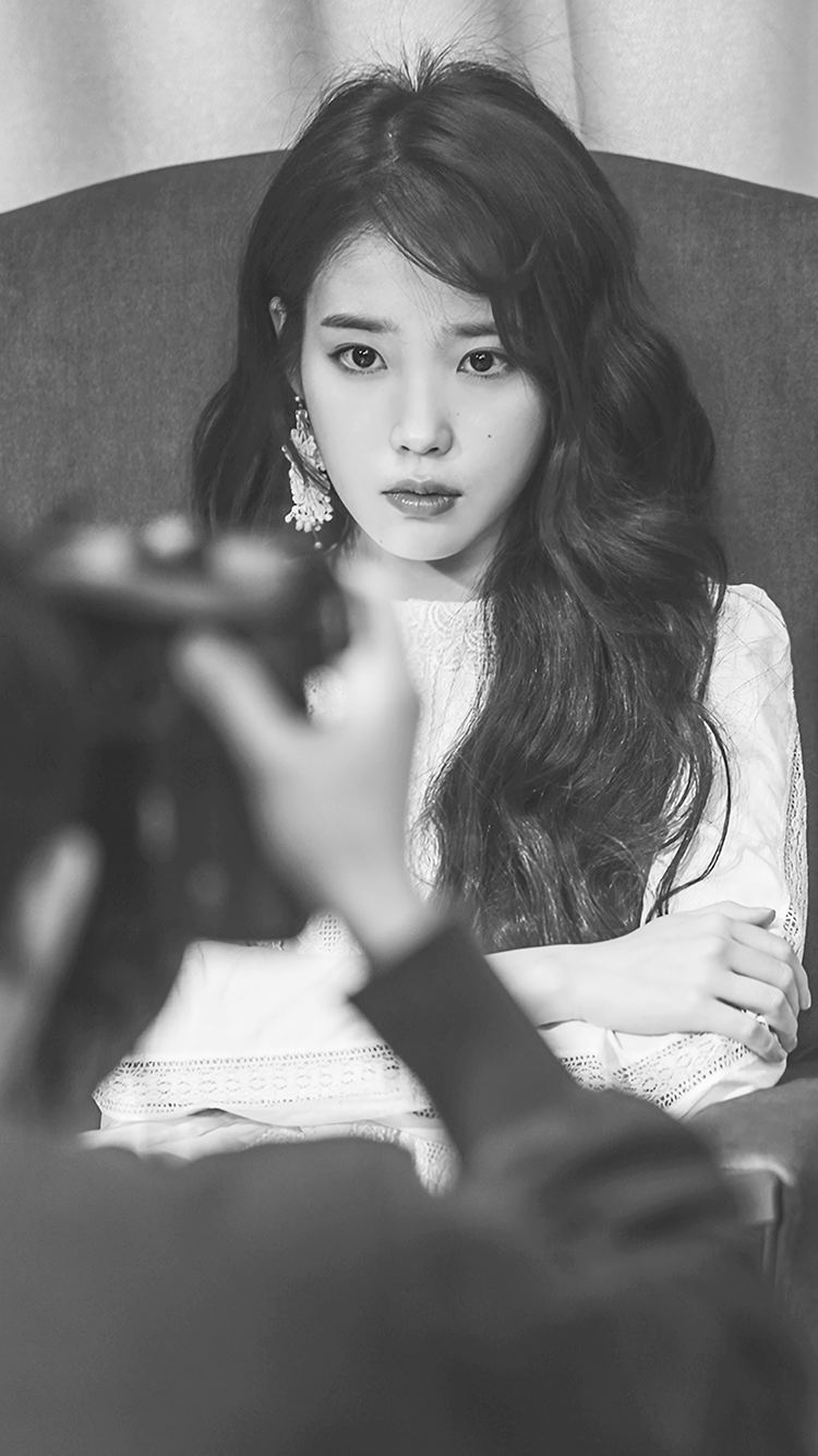2018 아이유 달력 비하인드 폰 배경화면 & 잠금화면. png | 인스티즈