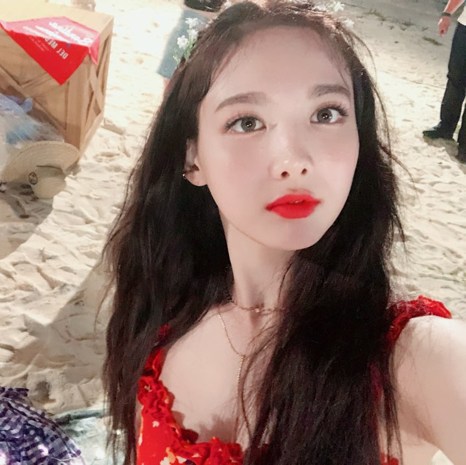 180711 KBS 연예가중계 게릴라 데이트 촬영 - 체리 토끼 나연이 of TWICE | 인스티즈