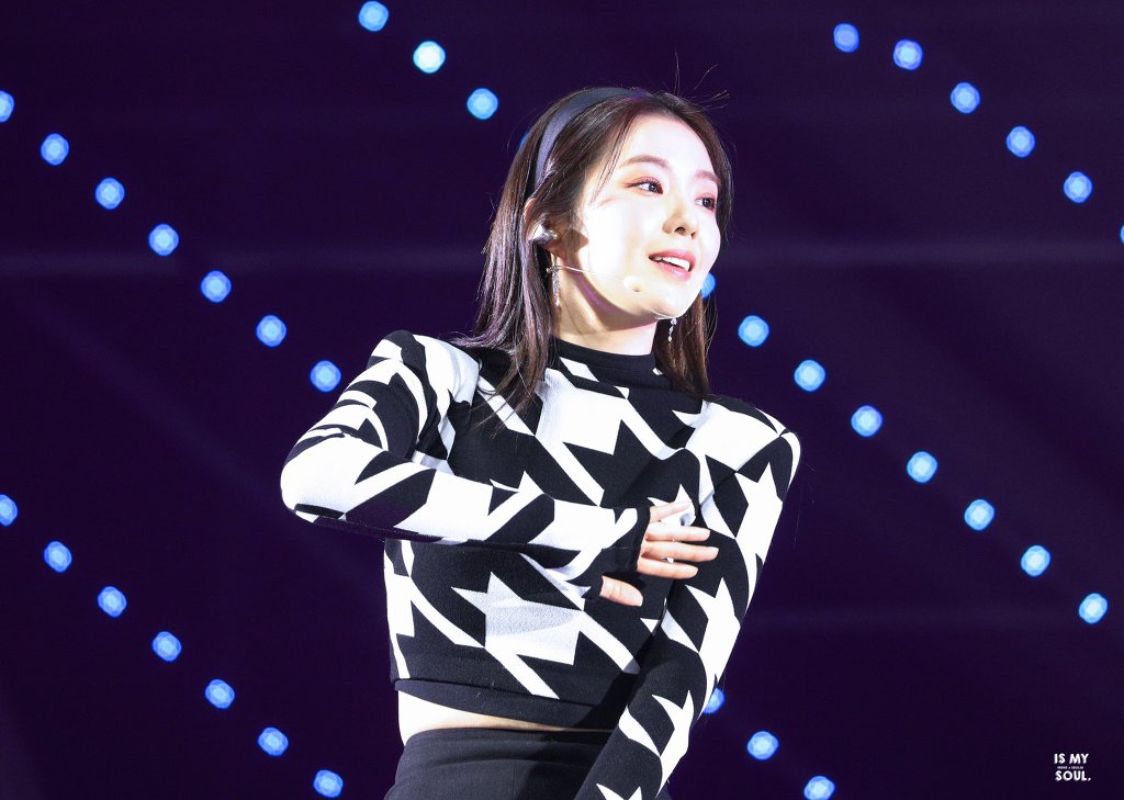 검정 머리띠한 아이린.jpgif | 인스티즈