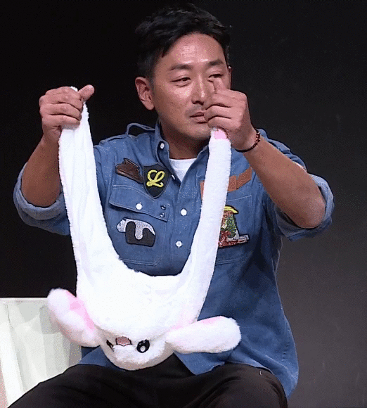 토끼모자를 하정우에게 줘 봤다.gif | 인스티즈