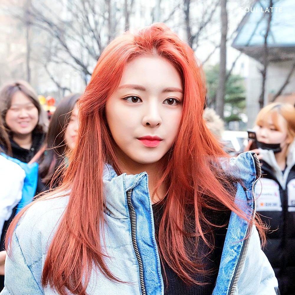 빨간머리가 잘어울리는 ITZY 유나.jpgif | 인스티즈