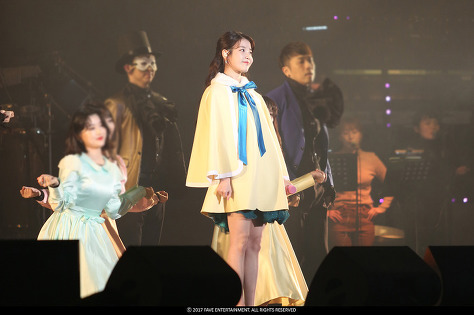 아이유 Palette 콘서트 망토사진모음 | 인스티즈
