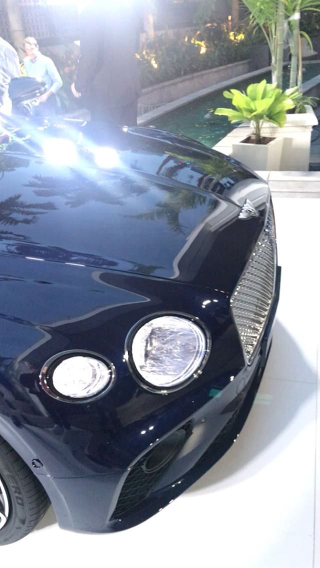 차 보고 있는 도끼 | 인스티즈