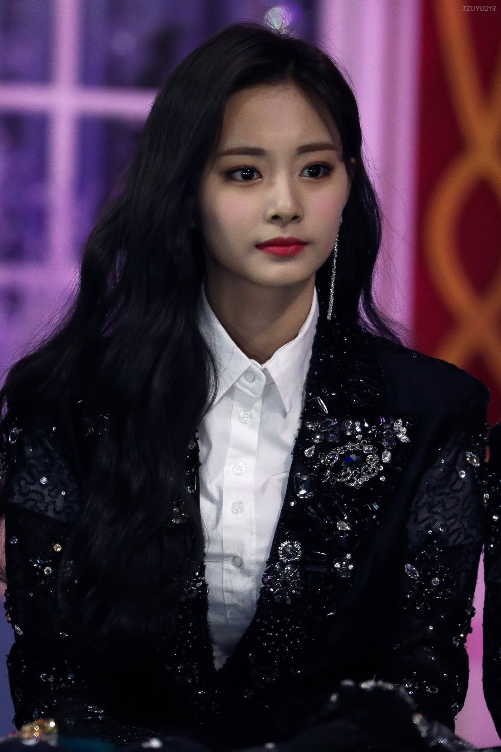 어제 골든디스크어워즈 트와이스 쯔위의 미모ㄷㄷㄷ.jpgif | 인스티즈